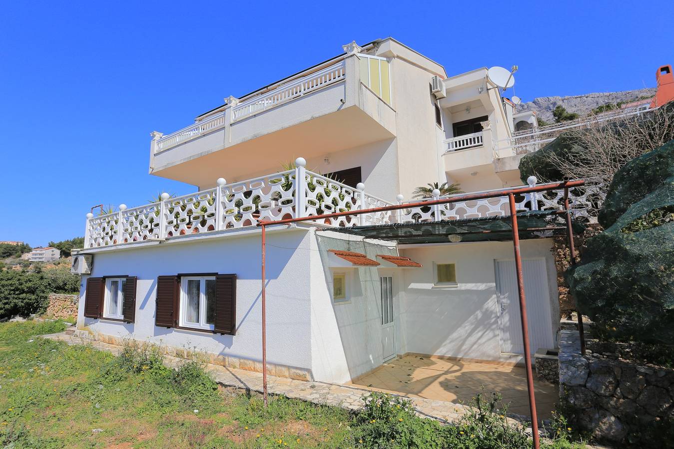 Ganze Wohnung, 1-Zimmer-Ferienwohnung mit Terrasse und Meerblick Balica Rat, Omis -b in Stanici, Omis-Riviera