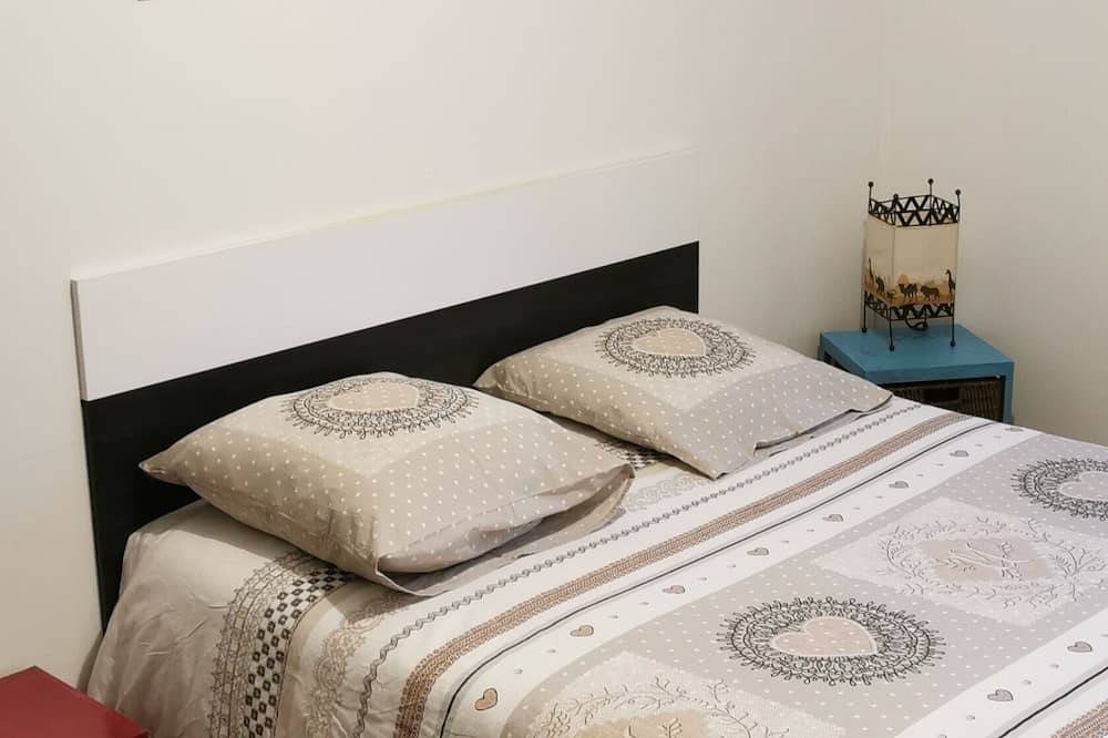 Apartamento inteiro, Appartement T2 au Calme Avec Belle vue sur la Vallée - La Fregate in Cours-la-Ville, Villefranche-sur-Saône (Região)