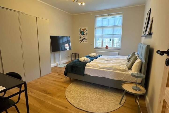 Entire apartment, 3-room apartment for groups of up to 6, near the train station in Fürth, Franconia