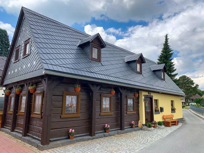 Ferienhaus für 7 Personen, mit Terrasse und Garten sowie Sauna in Großschönau