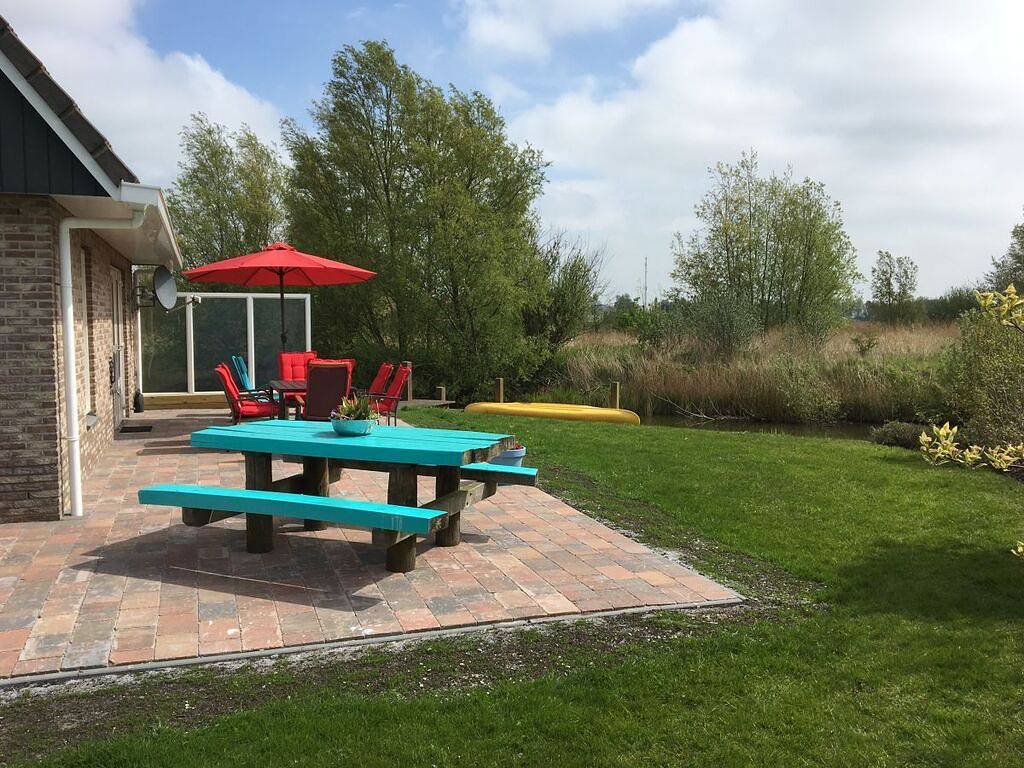 Beachvilla Grachtenblik in Makkum, Ijsselmeer