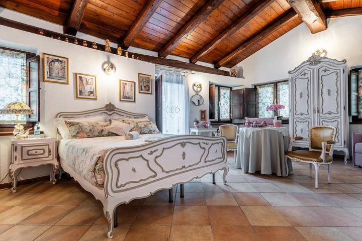 Location de vacances pour 2 personnes, avec Terrasse ainsi que Jardin et Vue dans Rossana