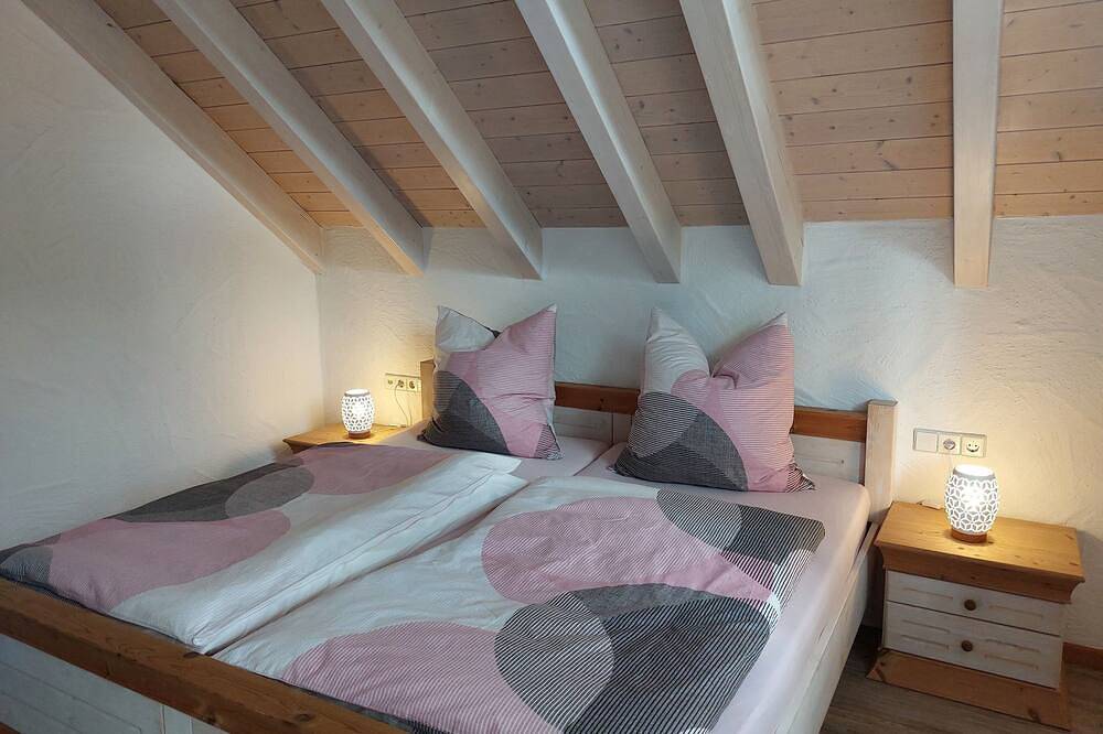 Ganze Wohnung, Ferienwohnung Albblick Neuffen - hell, modern, gemütlich, ideal für 2-3 Personen in Neuffen, Landkreis Esslingen