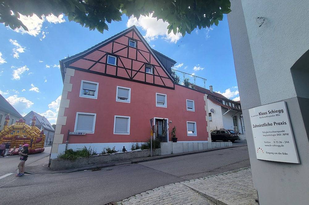 Ferienwohnung mitten in Nereheim
1 Og rechts in Neresheim, Erlebnisregion Ostalb region