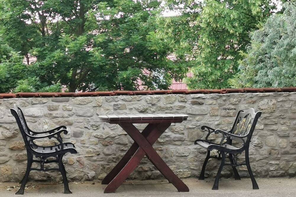 Ganze Wohnung, Ruhige Ferienwohnung im Gutshaus, 5 Min. vom Park entfernt in Niederorschel, Region Eichsfeld