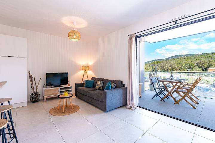 Gîte pour 4 personnes, avec terrasse, animaux acceptés à Albitreccia