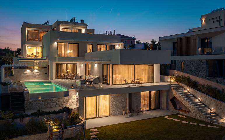 Villa for 17 people, with balcony and sauna in Tisno