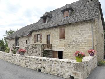 Chambre d’hôte pour 3 personnes, avec jardin à Camps-Saint-Mathurin-Léobazel
