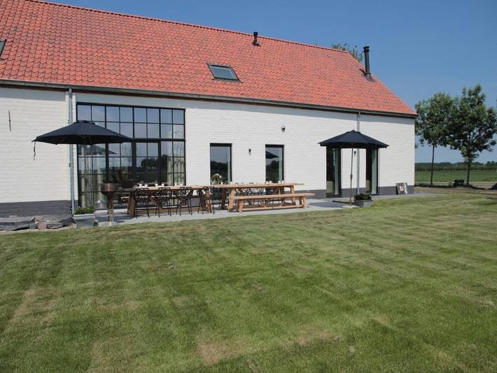 Ferienhaus für 24 Personen, mit Terrasse und Garten