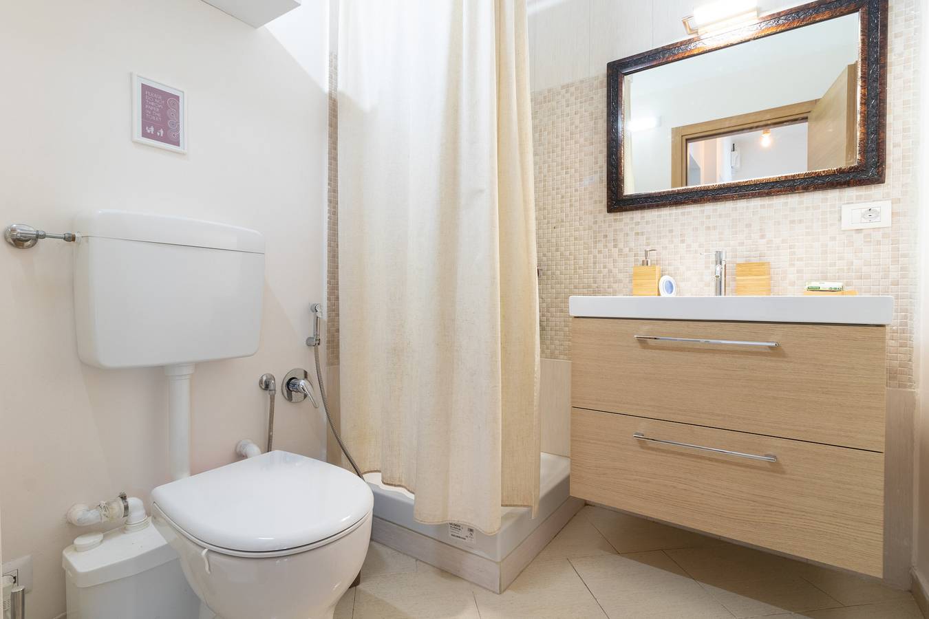 Apartamento inteiro, Apartamento "La Terrazza Di Francesco" com terraço privado, Wi-Fi & Ar Condicionado in Bari, Bari (província)