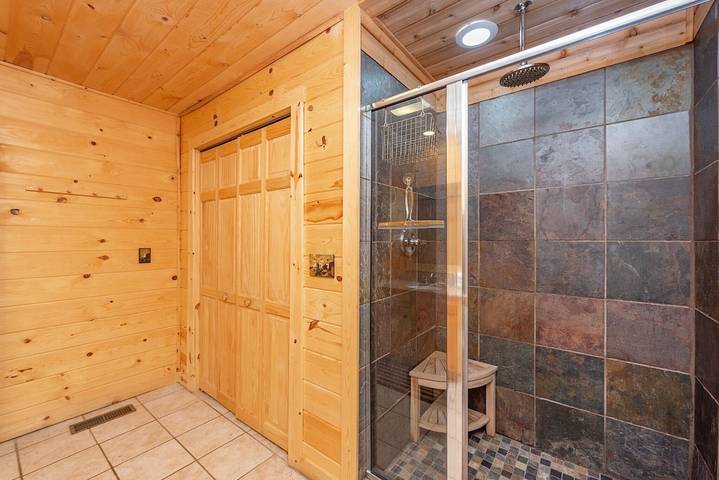 Cottage for 9 people, with balcony and hot tub, with pets in Maryland