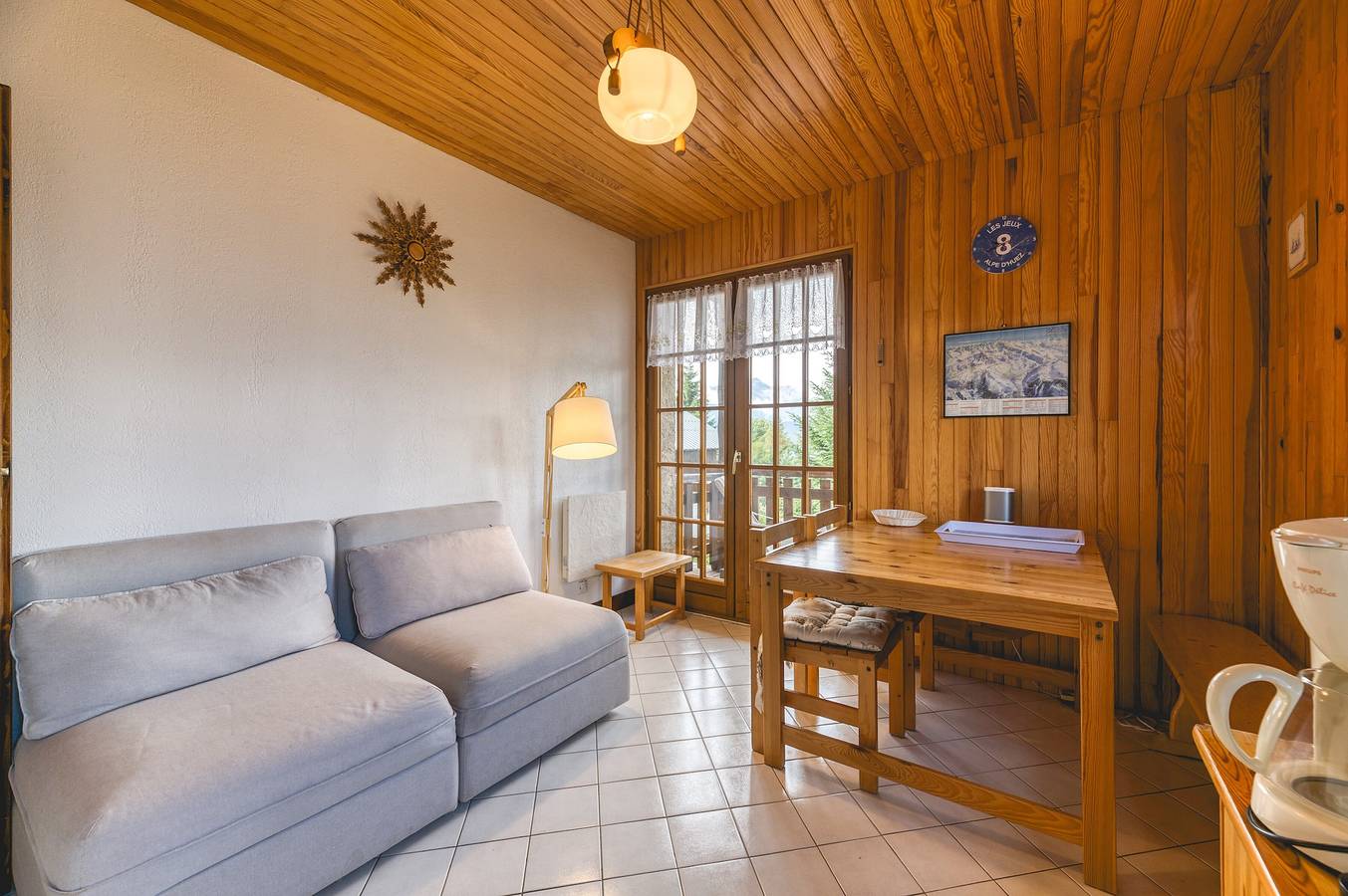 Entire apartment, Apartment 'Meije 4 Chaleureux' with Mountain View, Balcony and Wi-Fi in Villard-Reculas, Écrins National Park