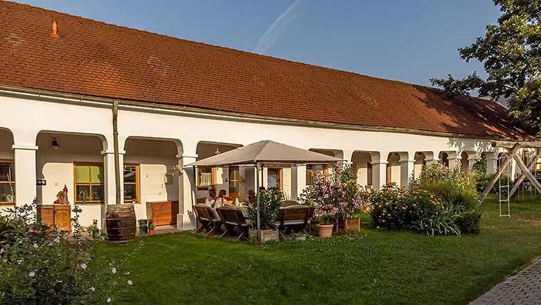 Ganze Ferienwohnung, Weingut-Gästezimmer Bohrn - Zweigeltsuite in Herrnbaumgarten, Mistelbach (Niederösterreich)
