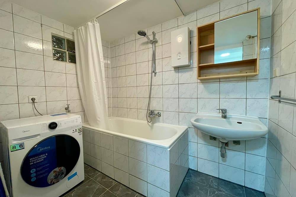 Ganze Wohnung, Krefeld Homebase mit Küche und 3 Einzelbetten - zentral gelegen Nähe Düsseldorf in Krefeld, Niederrhein