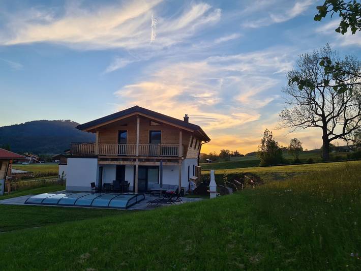Chalet für 7 Personen, mit Balkon und Terrasse sowie Whirlpool und Garten