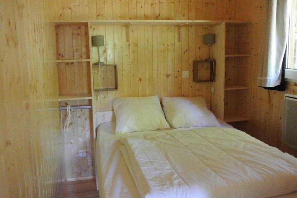 Chalet Les Pivoines de 40m2 + télévision + terrasse couverte - 1/5p in Peyrignac, Périgord Noir