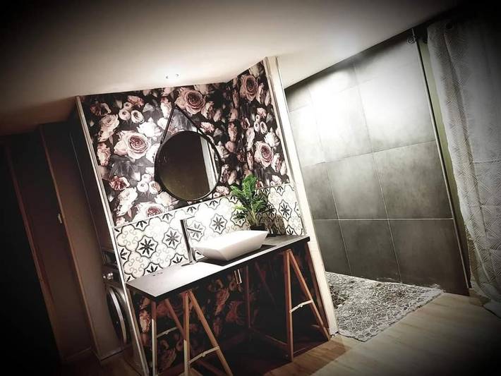 Location de vacances pour 7 personnes, avec vue et terrasse ainsi que vue sur le lac et piscine à Saint-Étienne-du-Bois - 3