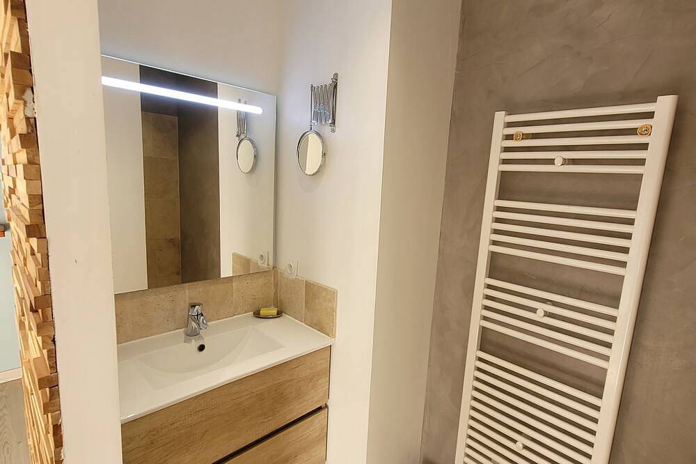 Ideal getaway: villa with swimming pool, calm and absolute comfort in La Farlède, Toulon region