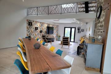 Gîte pour 15 personnes, avec jardin, animaux acceptés dans Passerelle himalayenne des gorges du Lignon