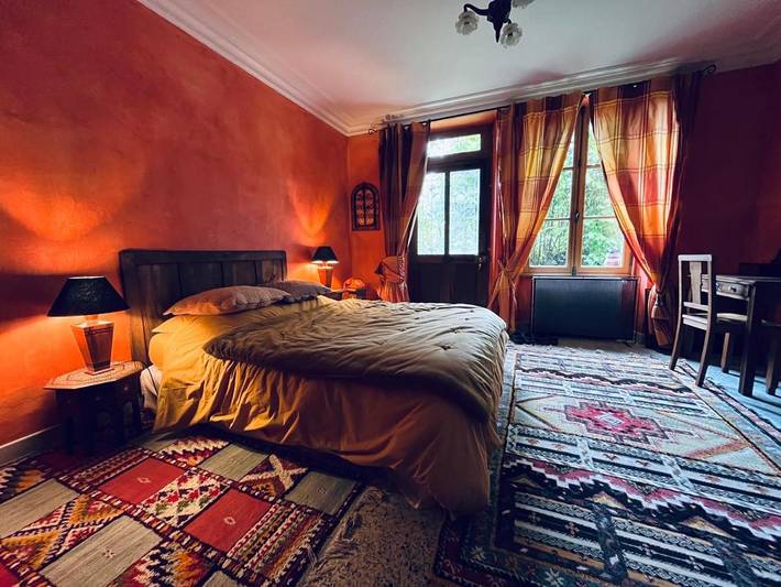 Chambre d’hôte pour 2 personnes, avec Jacuzzi et Terrasse ainsi que Jardin et Piscine