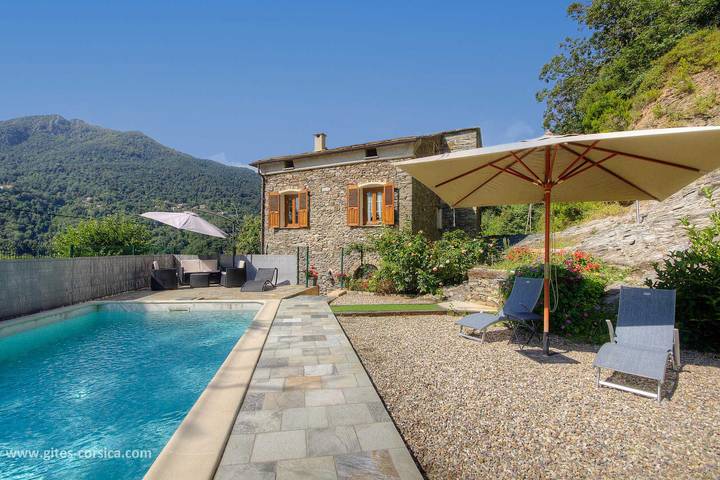 Gîte pour 6 personnes, avec Terrasse et Jardin ainsi que Piscine et Vue dans Alistro
