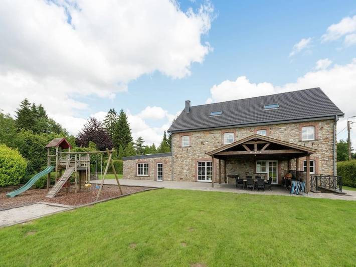 Location de vacances pour 25 personnes, avec piscine, animaux acceptés à Stavelot