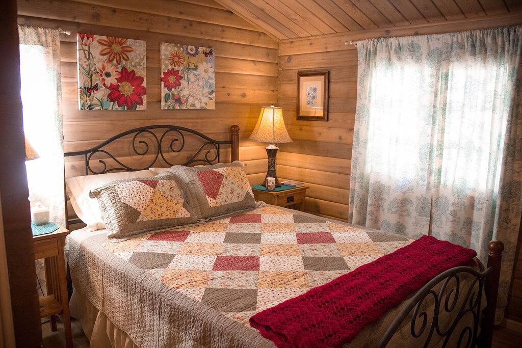 Cedar Orchard Cabin. in Orcas Island