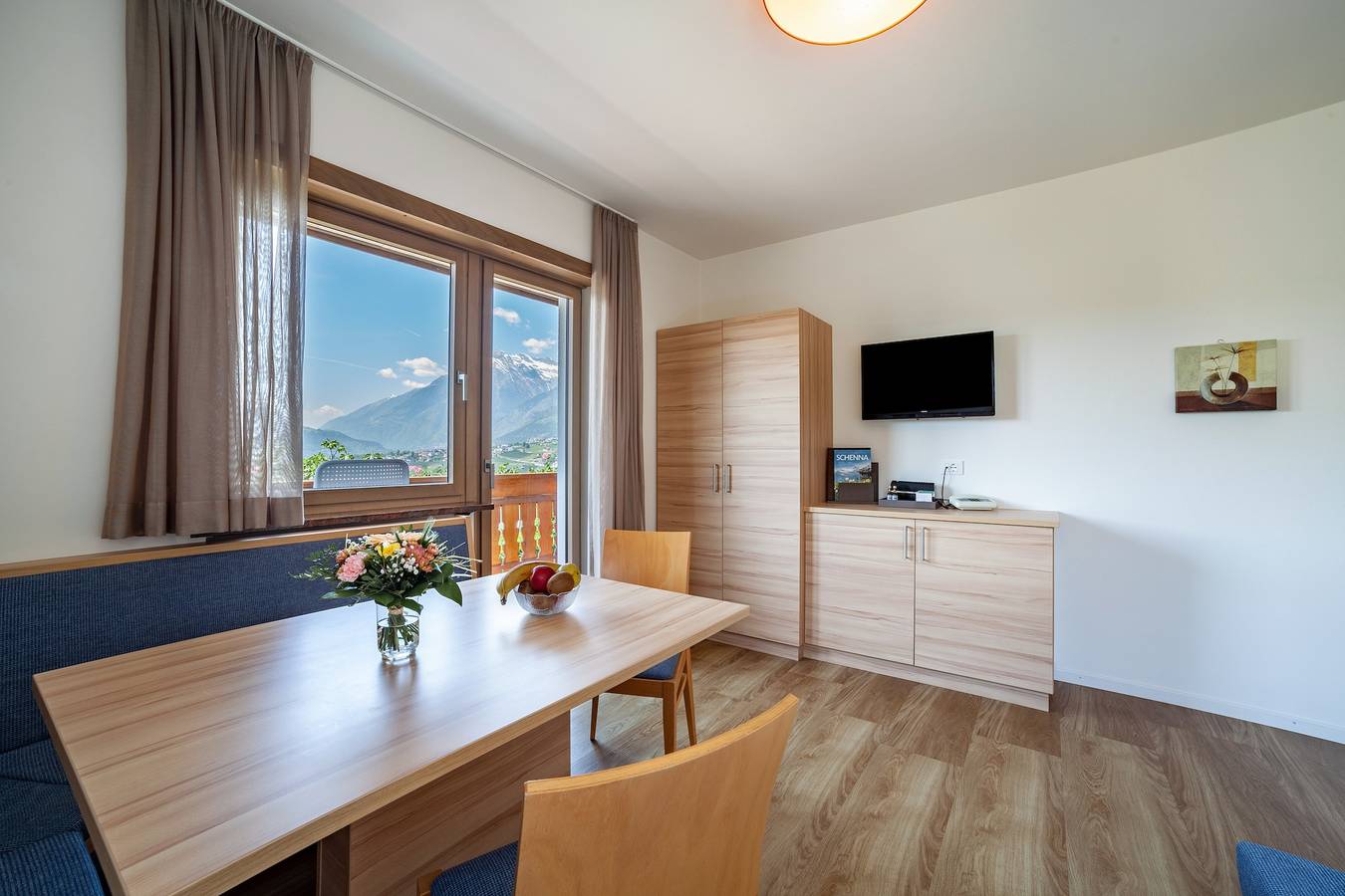 Appartement entier, Appartement "Gartenheim Leonhard" avec vue sur les montagnes, piscine partagée et Wi-Fi in Scena, Alpes de Sarntal