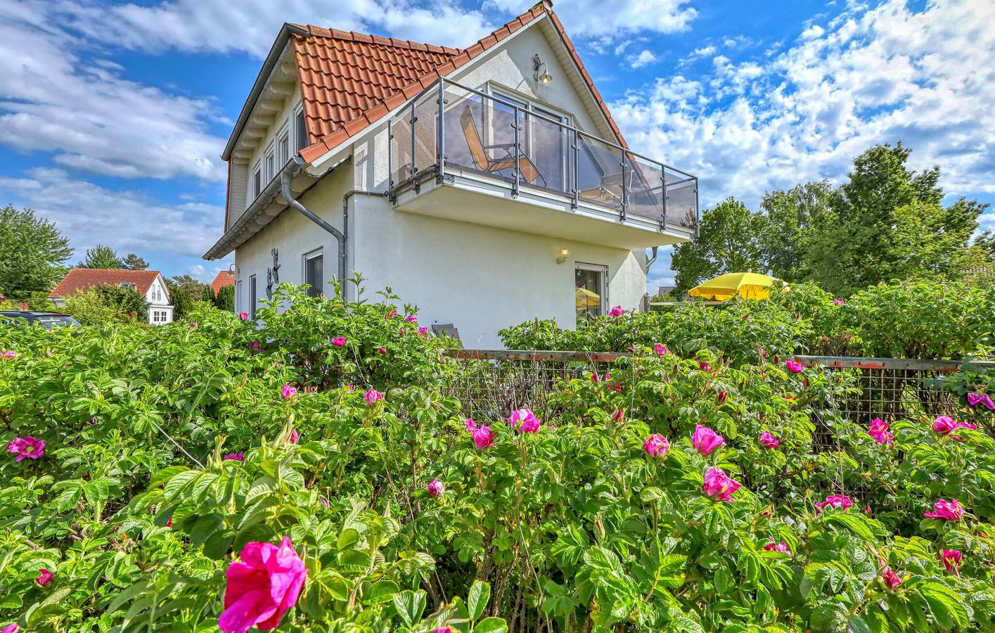 Ganze Ferienwohnung, Gemütliches Küstenappartement mit Terrasse und Parkplatz in Fuhlendorf, Vorpommern