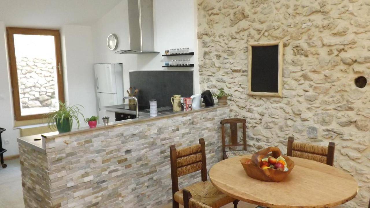 Appartement entier, Two-Bedroom Apartment in Saint-Guilhem-le-Désert, Côte méditerranéenne (France)