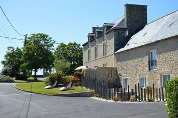 Gîte pour 3 personnes, avec terrasse et jardin à Plancoët