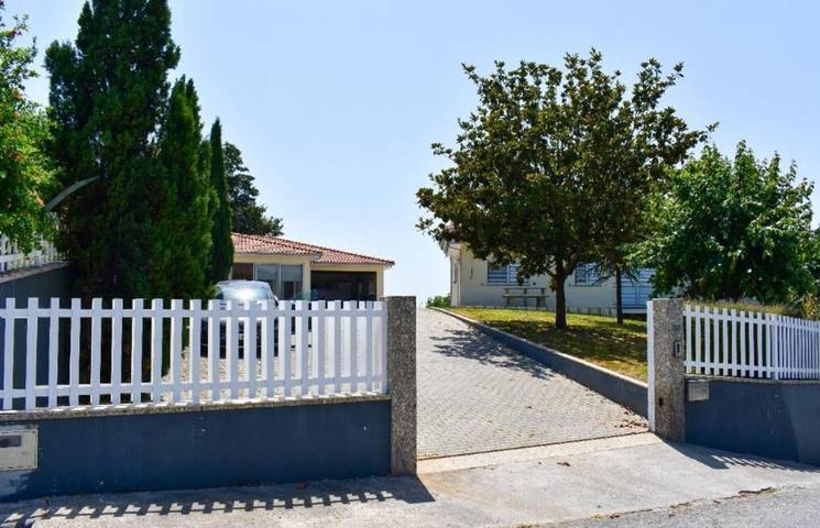 Location de vacances pour 8 personnes, avec jardin ainsi que piscine et vue dans Pinheiro - 2