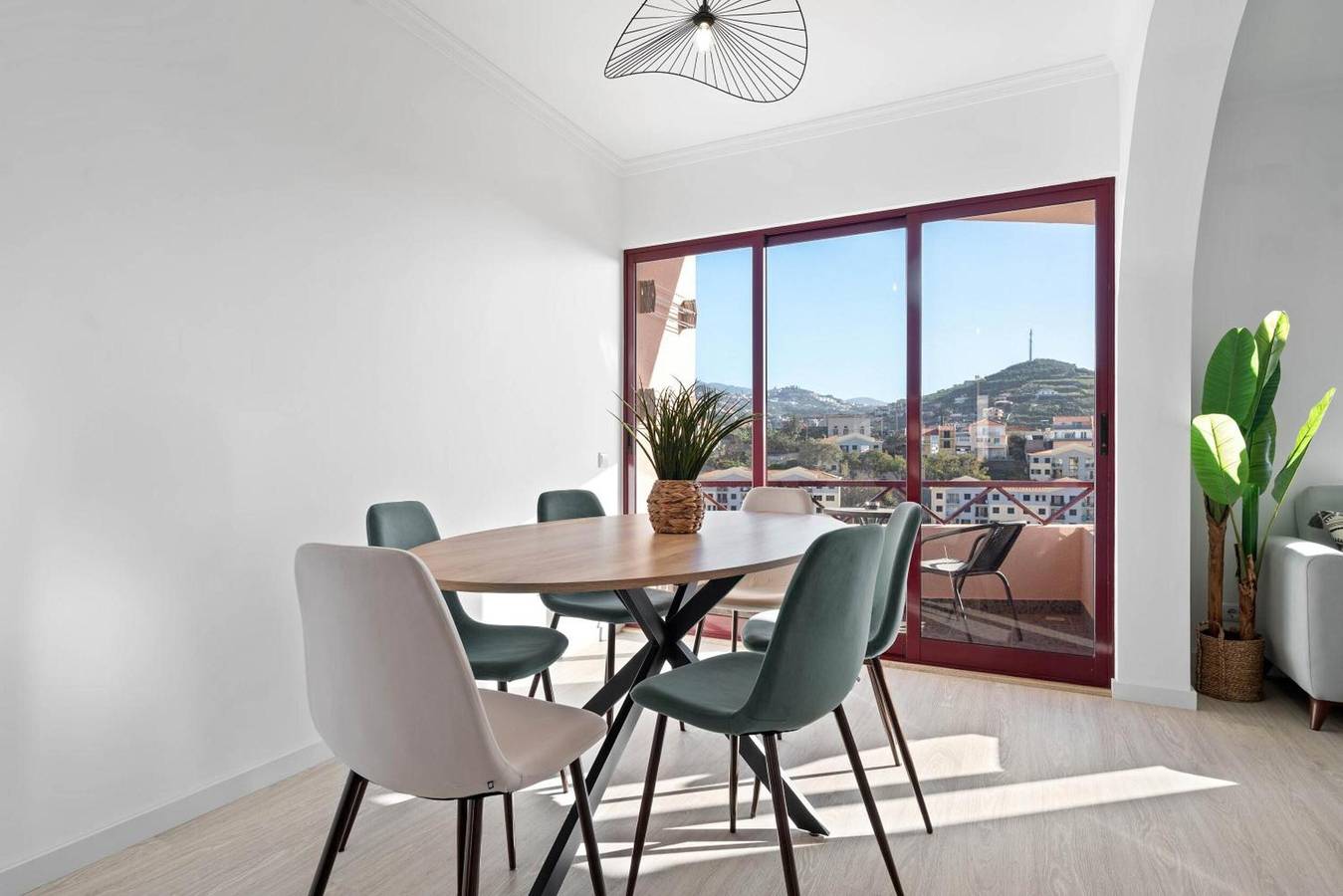 Apartamento entero, Casa Lobos - T3 em Câmara de Lobos com Vista Mar e Jardim in Câmara de Lobos, Isla de Madeira