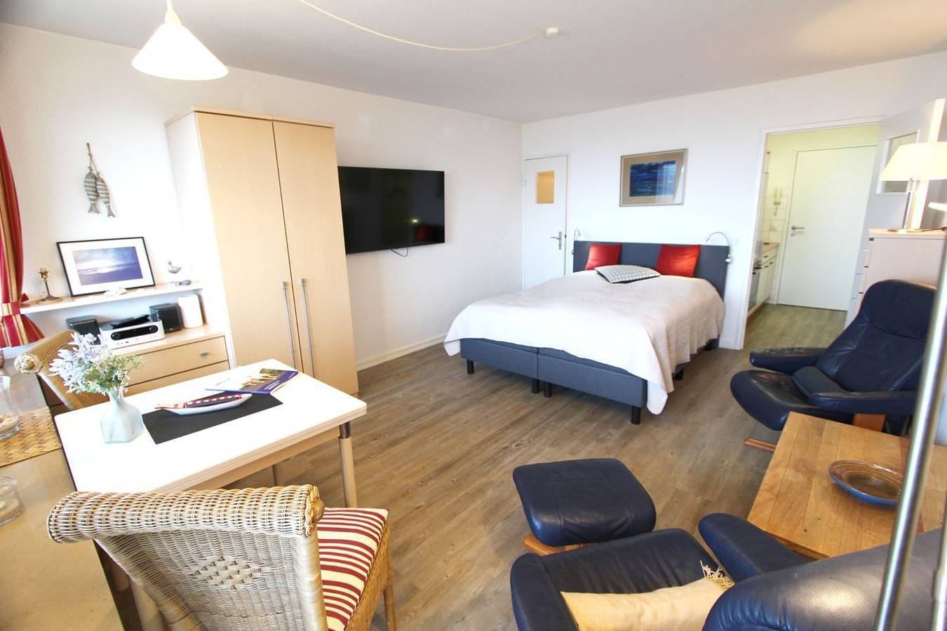 Ganze Wohnung, Ein-Zimmer-Appartement mit traumhaftem Meerblick direkt am Strandübergang in Wenningstedt, Sylt