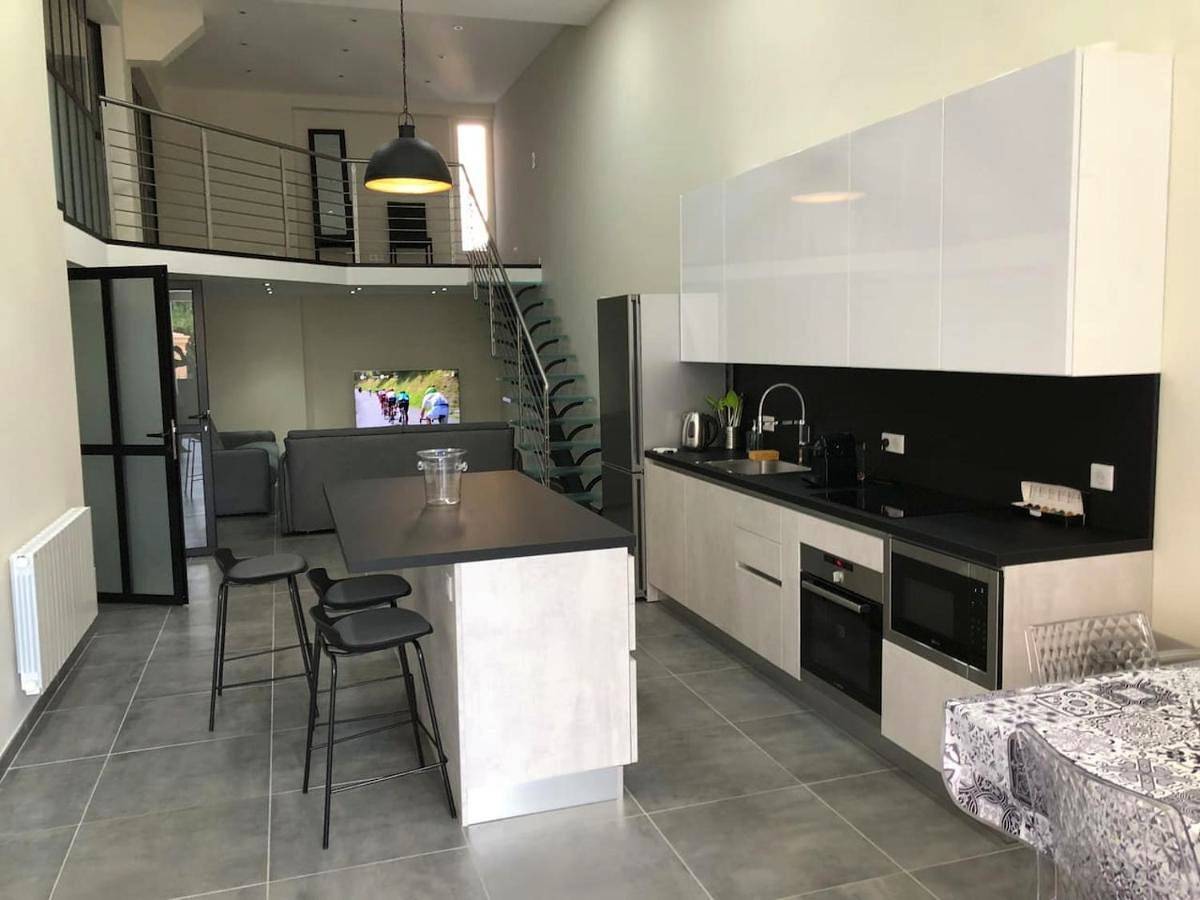 Appartement entier, Grand Loft chic et moderne, déco industrielle in Beausoleil, Côte méditerranéenne (France)