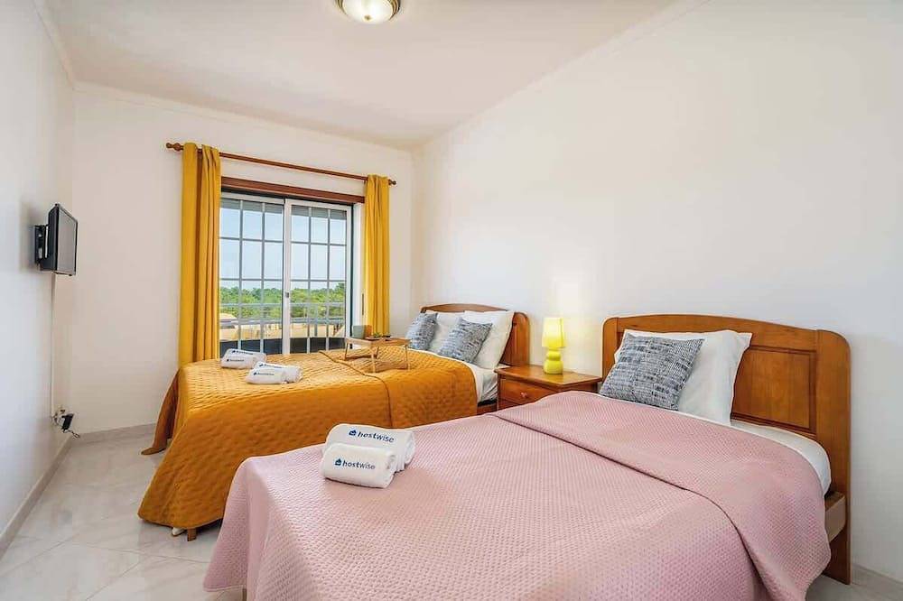 Geheel appartement, Classic & Spacious Flat w/ Balcony in Monte Gordo, Faro District