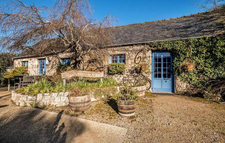 Location de vacances pour 8 personnes, avec jardin à Plouégat-Moysan