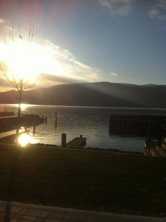 Schöne 750sqf privaten suite..Spectacular Ansicht, in der Nähe der Innenstadt! in Peachland, Regional District of Central Okanagan