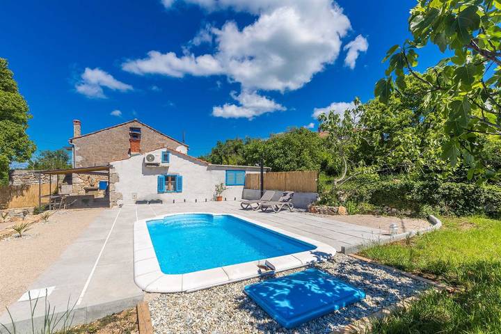 Ferienwohnung für 5 Personen, mit Balkon/Terrasse und Terrasse sowie Pool in Pinezici - 3
