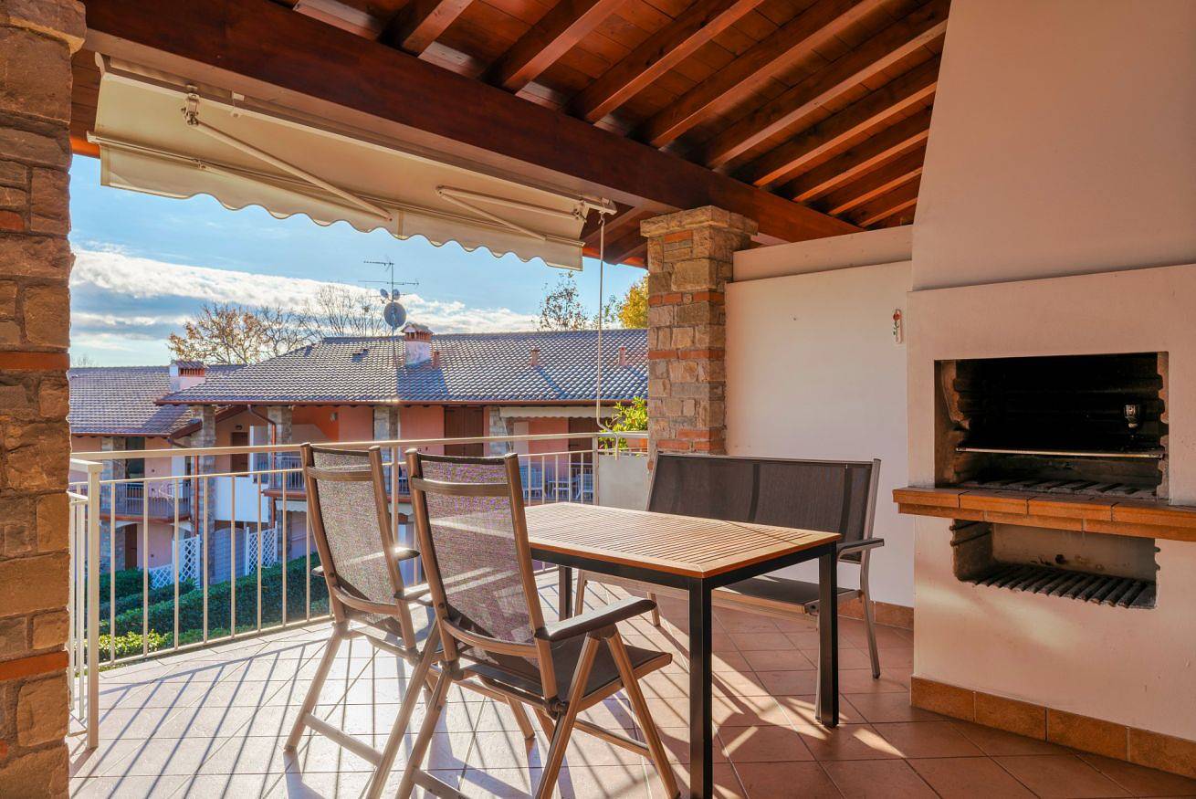 Ganze Wohnung, Ferienwohnung für 4 Personen mit Balkon/Terrasse in Polpenazze del Garda, Gardasee-Berge