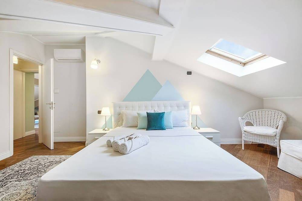 Historic Villa in Como Center + 4 free parking in Como, Lake Como