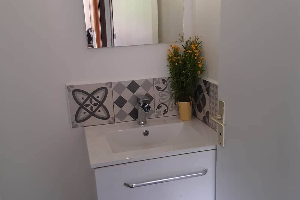 Quiet, cosy gîte with swimming pool in Petit-Bourg in Petit-Bourg, Guadeloupe