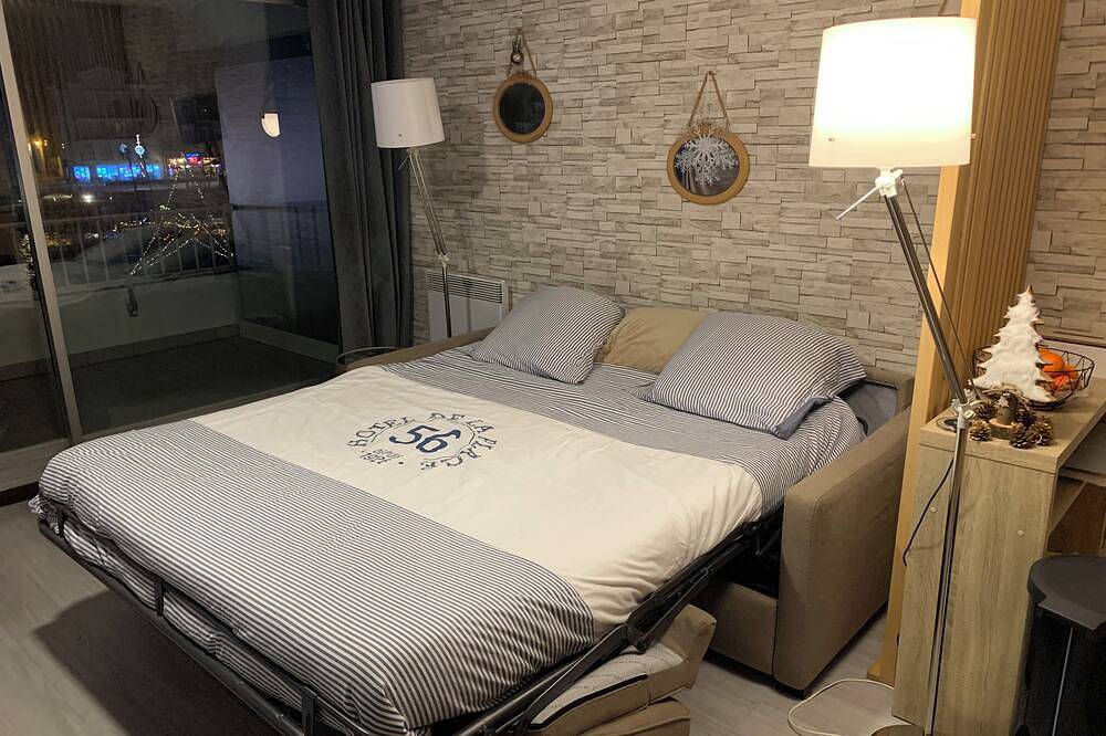 Appartement entier, Studio plein de charme, idéalement placé et exposé sur le port de La Baule . in La Baule-Escoublac, Côte d'Amour
