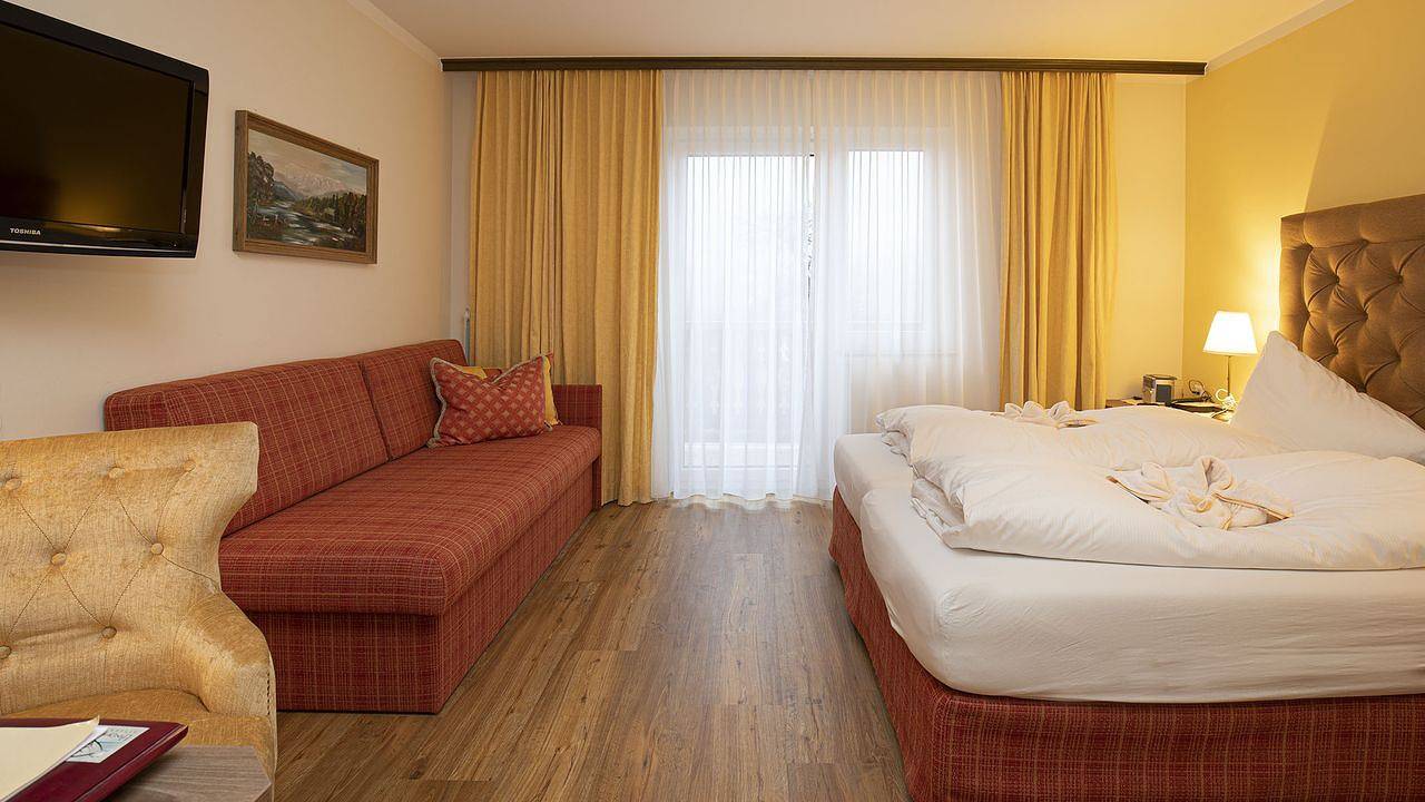 Doppelzimmer für 3 Personen in Bad Goisern in Bad Goisern am Hallstättersee, Dachstein Salzkammergut
