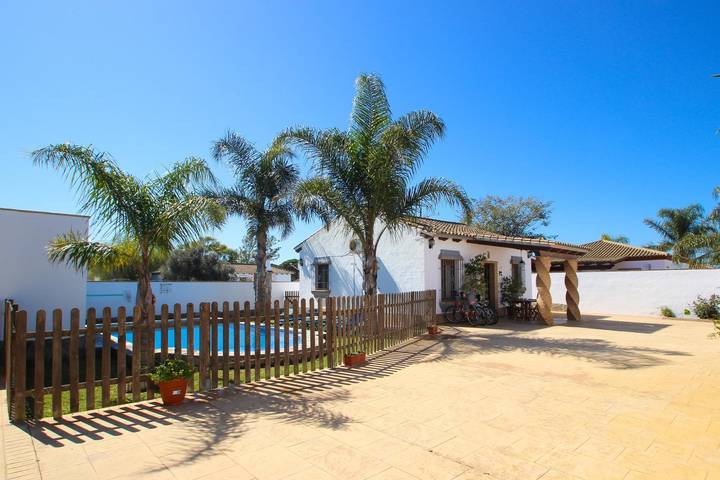 Location de vacances pour 5 personnes, avec piscine et jardin, adapté aux familles à Conil de la Frontera - 2