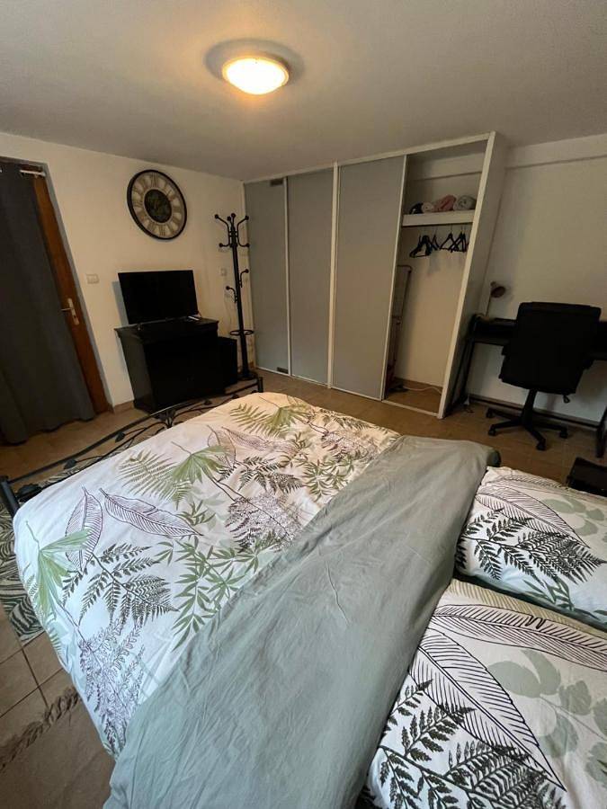 Location de vacances pour 3 personnes, avec vue ainsi que terrasse et jardin à Bonneuil-Matours - 3