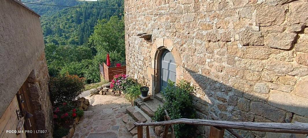 Gîte pour 5 personnes, avec piscine et sauna ainsi que vue et jardin à Saint-Pierreville