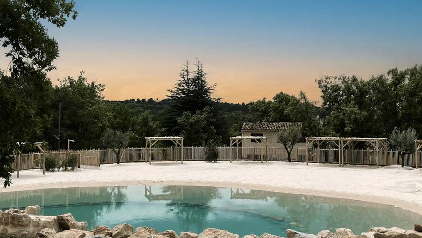 Camping pour 5 personnes, avec Terrasse et Piscine
