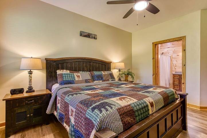 Chalet for 10 people, with hot tub and pool as well as terrace in Gatlinburg