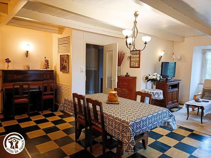 Location de vacances pour 5 personnes, avec jardin et piscine à Grézels - 4